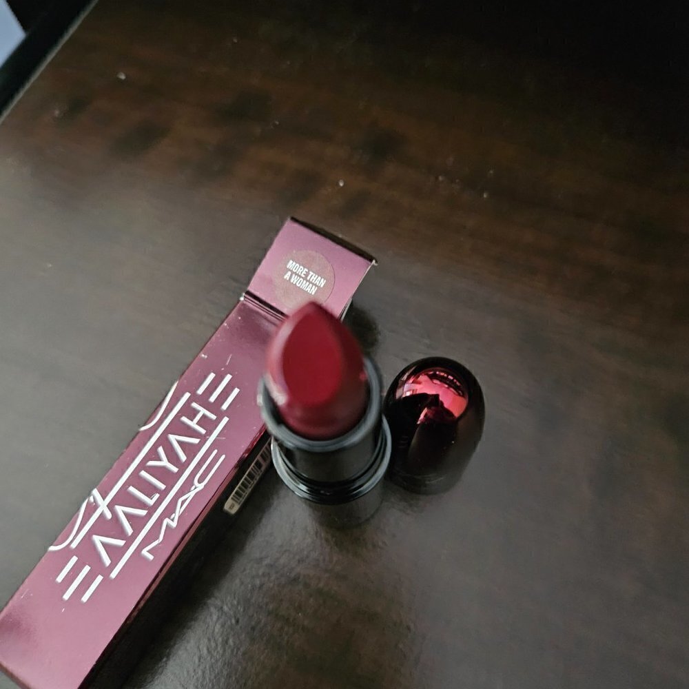 Mac Aaliyah Lipstick" More Than a Woman - Cool deep red" LIMITED EDITION… - Picture 6 of 8